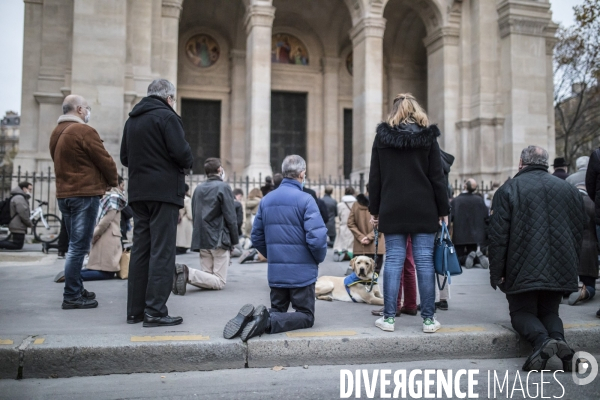 Prières de rue devant l église Saint-Augustin