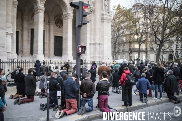 Prières de rue devant l église Saint-Augustin