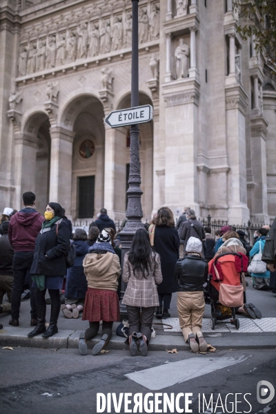 Prières de rue devant l église Saint-Augustin