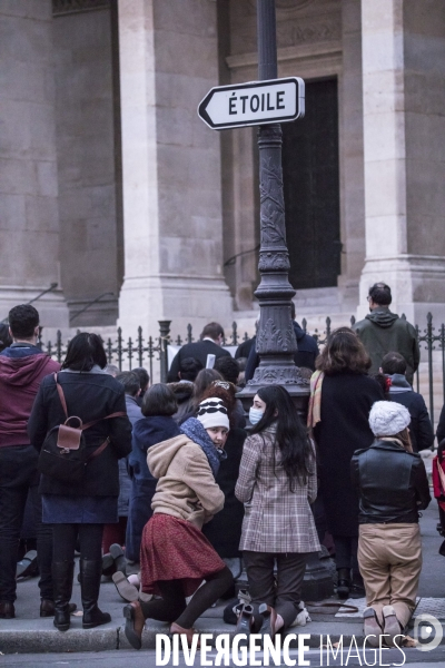 Prières de rue devant l église Saint-Augustin