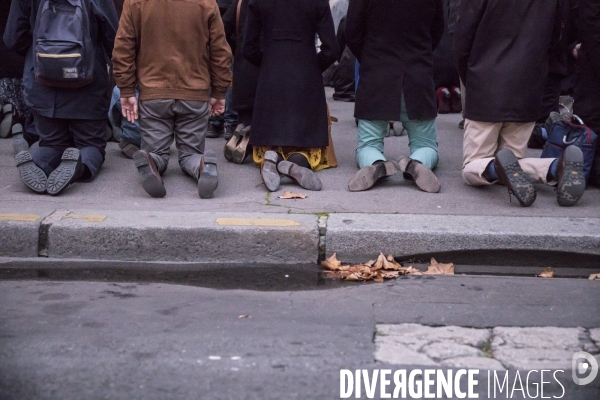 Prières de rue devant l église Saint-Augustin