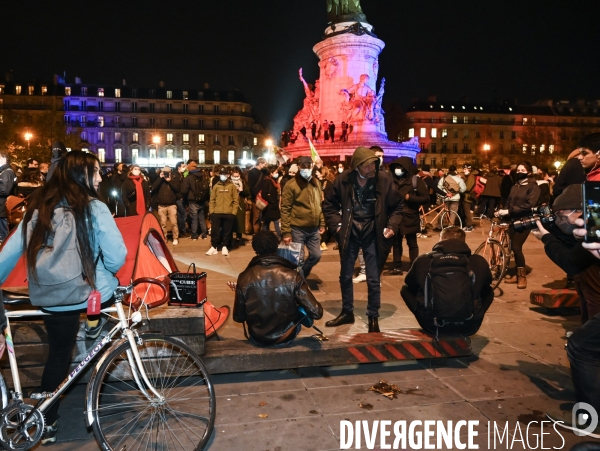 Rassemblement en soutien aux migrants expulsés la veille de la Place de la République.