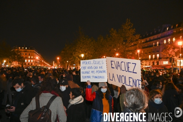 Rassemblement en soutien aux migrants expulsés la veille de la Place de la République.