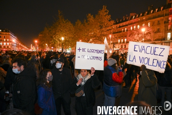 Rassemblement en soutien aux migrants expulsés la veille de la Place de la République.