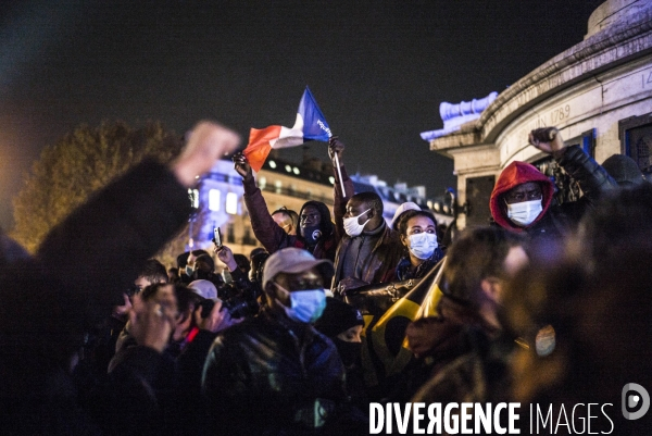 Rassemblement en soutien aux refugies a la rue.