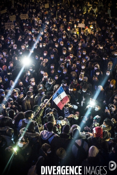 Rassemblement en soutien aux refugies a la rue.