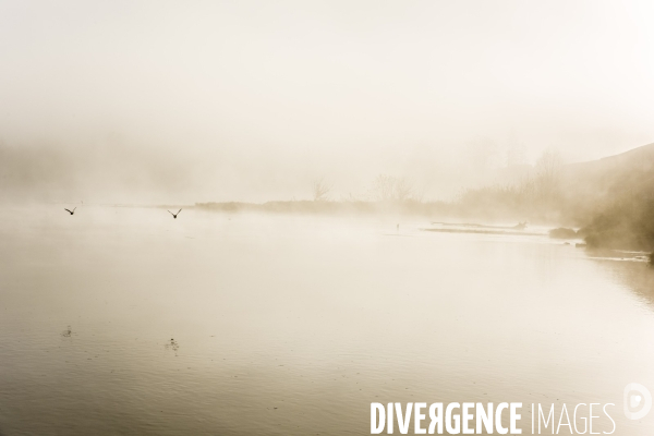 Pont de la Loire le matin dans le brouillard