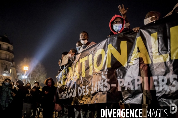 Manifestation contre les violences policières après l évacuation violente de migrants