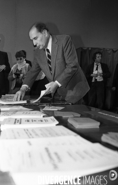 Années 80 : Vote de François Mitterrand pour les élections législatives 1986