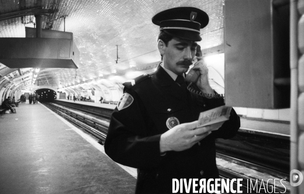Années 80  : Patrouilles de police dans le métro parisien