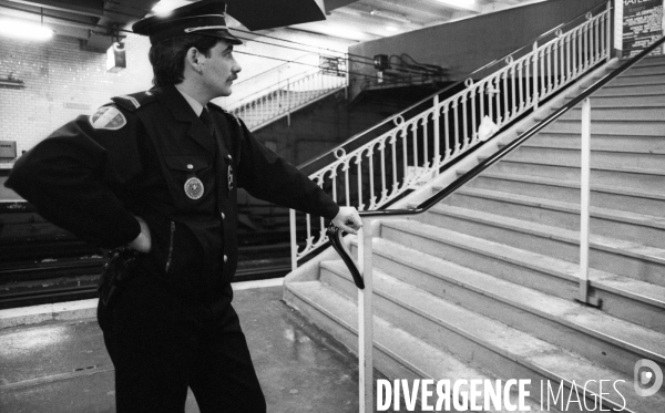 Années 80  : Patrouilles de police dans le métro parisien