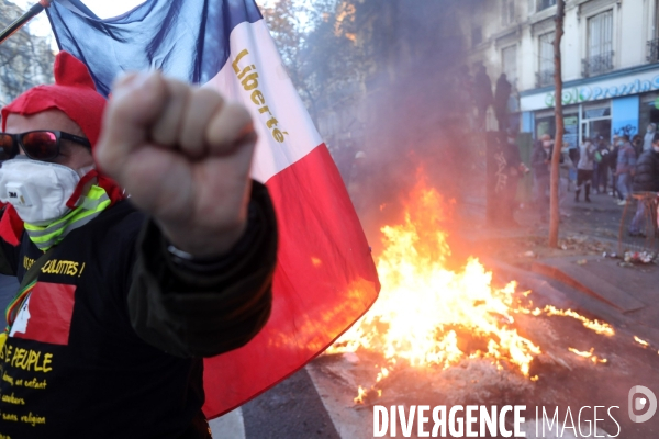 Manifestation parisienne contre la loi sécurité globale