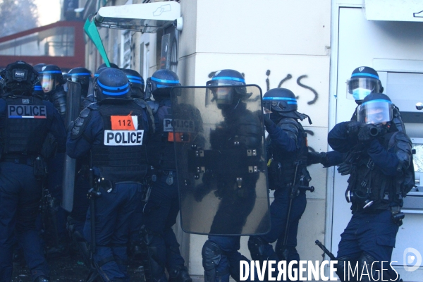 Manifestation parisienne contre la loi sécurité globale