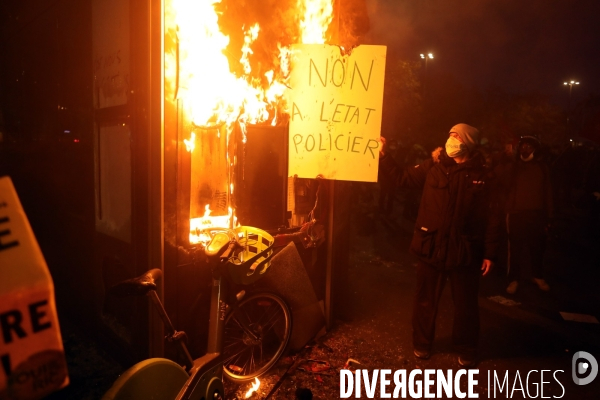 Manifestation parisienne contre la loi sécurité globale