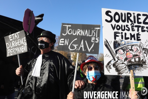 Manifestation parisienne contre la loi sécurité globale