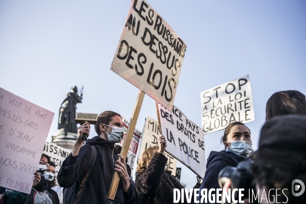 Marche des libertes contre la loi securite globale.