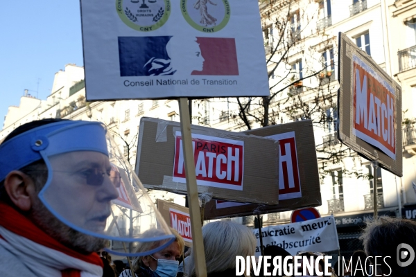 Paris Match et Le Monde manifeste pour la liberté d informer.