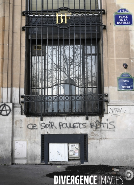 Dégradations en marge de la manifestation contre le projet de loi SECURITE GLOBALE, la Marche des libertés du 28 novembre 2020. Demonstration against new security law project against freedom of information.