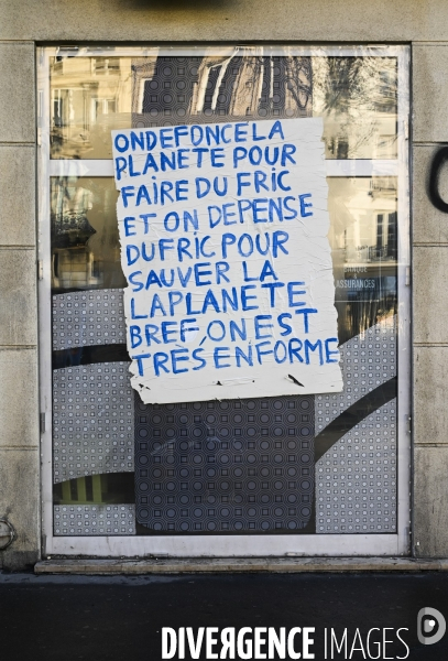 Dégradations en marge de la manifestation contre le projet de loi SECURITE GLOBALE, la Marche des libertés du 28 novembre 2020. Demonstration against new security law project against freedom of information.