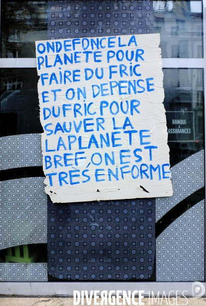 Dégradations en marge de la manifestation contre le projet de loi Sécurité Globale.