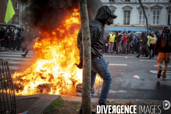 Manifestation contre la loi  Sécurité globale  et son article 24 entre République et Bastille à Paris
