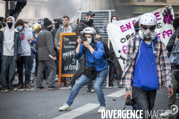 Manifestation contre la loi  Sécurité globale  et son article 24 entre République et Bastille à Paris