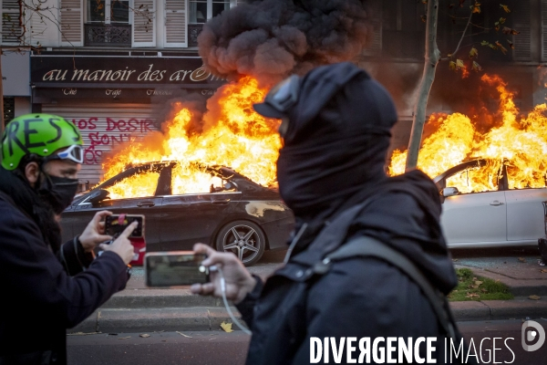 Manifestation contre la loi  Sécurité globale  et son article 24 entre République et Bastille à Paris