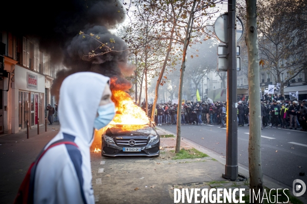 Manifestation contre la loi  Sécurité globale  et son article 24 entre République et Bastille à Paris