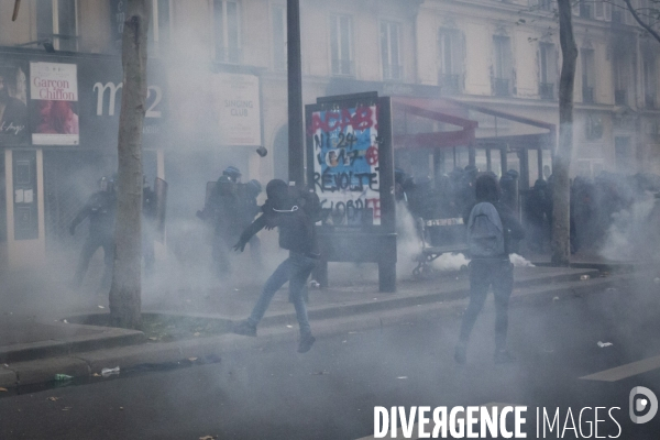 Manifestation contre la loi  Sécurité globale  et son article 24 entre République et Bastille à Paris