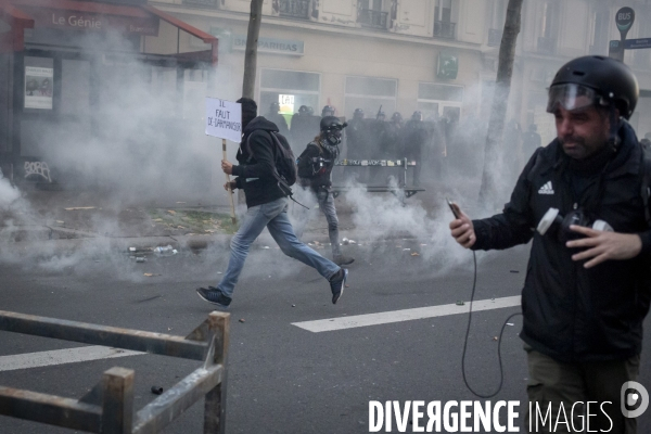 Manifestation contre la loi  Sécurité globale  et son article 24 entre République et Bastille à Paris