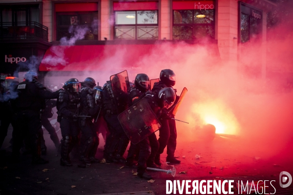 Manifestation contre la loi  Sécurité globale  et son article 24 entre République et Bastille à Paris