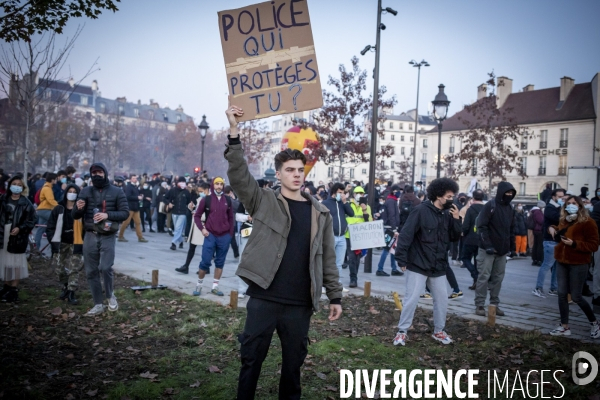 Manifestation contre la loi  Sécurité globale  et son article 24 entre République et Bastille à Paris