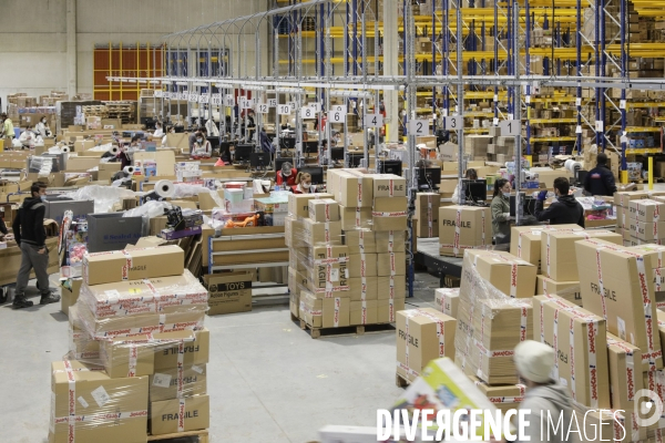 Stockage et entrepôts de la coopérative  JouéClub  à Cestas.