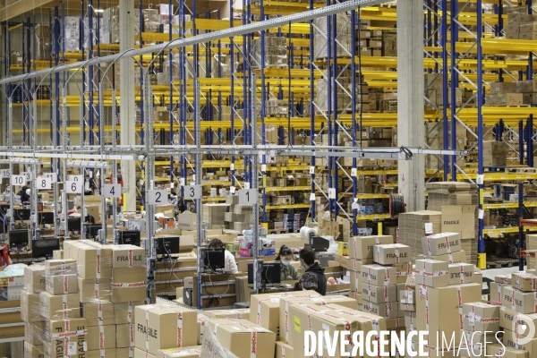 Stockage et entrepôts de la coopérative  JouéClub  à Cestas.