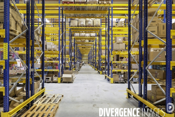 Stockage et entrepôts de la coopérative  JouéClub  à Cestas.