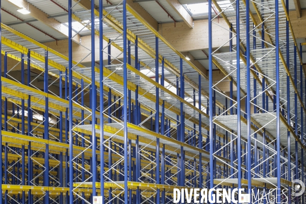 Stockage et entrepôts de la coopérative  JouéClub  à Cestas.