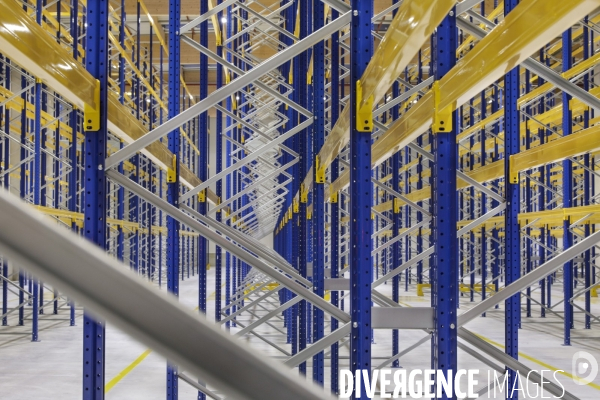Stockage et entrepôts de la coopérative  JouéClub  à Cestas.