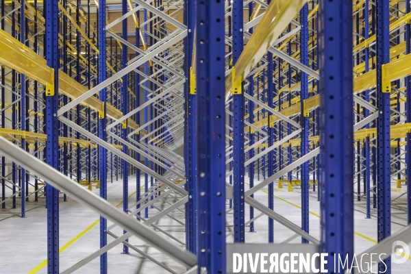 Stockage et entrepôts de la coopérative  JouéClub  à Cestas.