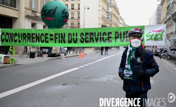 Rassemblement à l appel de SUD-Rail et de Solidaires Groupe RATP contre l ouverture à la concurrence des transports publics