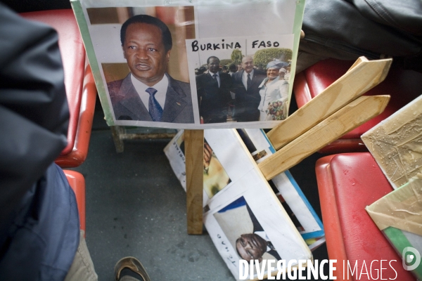 Cellule Françafrique - Sommet France - Afrique des chefs d État - Visite en bus impérial des hauts lieux parisiens de la Françafrique pour dénoncer les relations entre la France et les dictateurs africains.