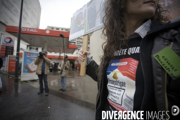 Cellule Françafrique - Sommet France - Afrique des chefs d État - Visite en bus impérial des hauts lieux parisiens de la Françafrique pour dénoncer les relations entre la France et les dictateurs africains.