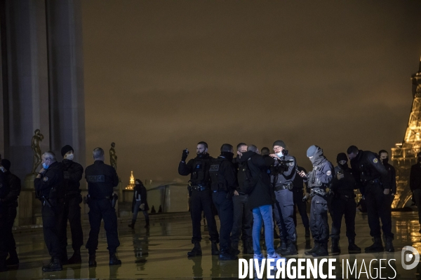 Manifestation spontanée de policiers 11122020