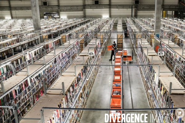 Inside fnac logistiques