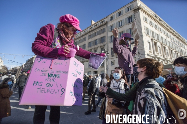 Marche contre les  lois d exception  à Marseille