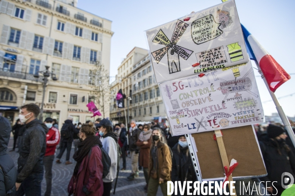 Marche contre les  lois d exception  à Marseille