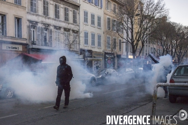 Marche contre les  lois d exception  à Marseille