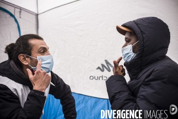 Clinique mobile de msf dans paris.