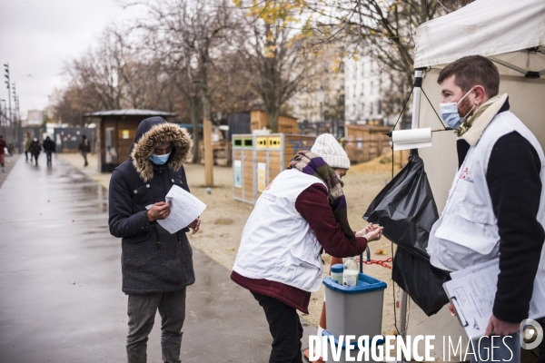 Clinique mobile de msf dans paris.