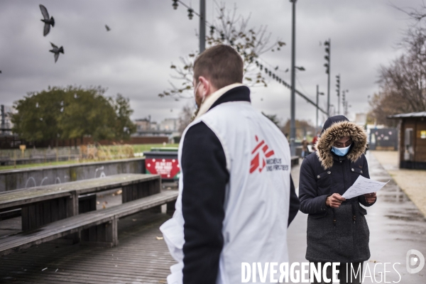 Clinique mobile de msf dans paris.