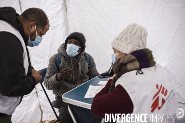 Clinique mobile de msf dans paris.